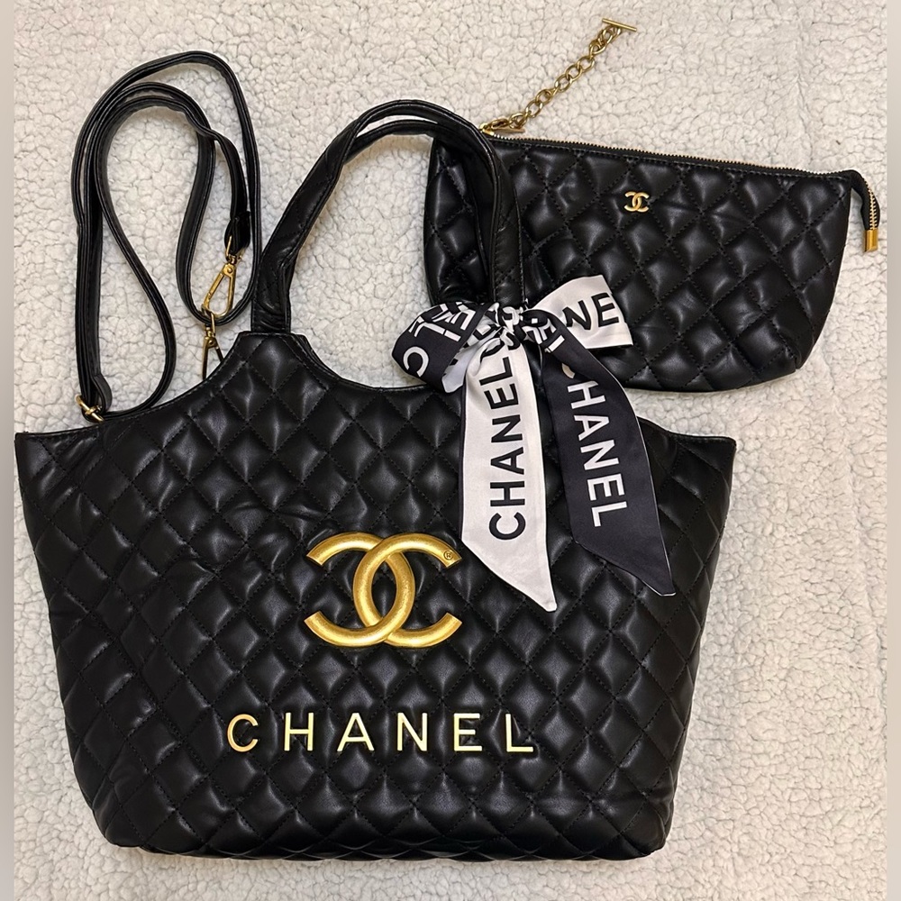 New Inspired Tote w/ matching Wristlet & Scarf